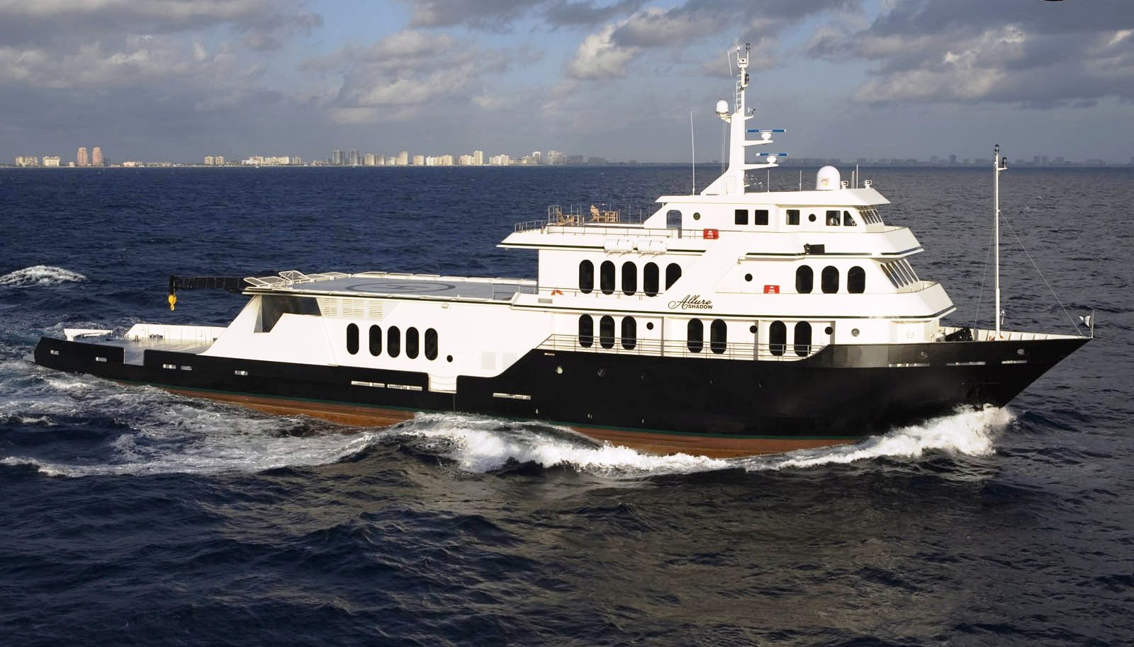 Yacht MYSTERE SHADOW, CANDIES SHIPBUILDERS/ HOUMA CHARTERWORLD Luxury